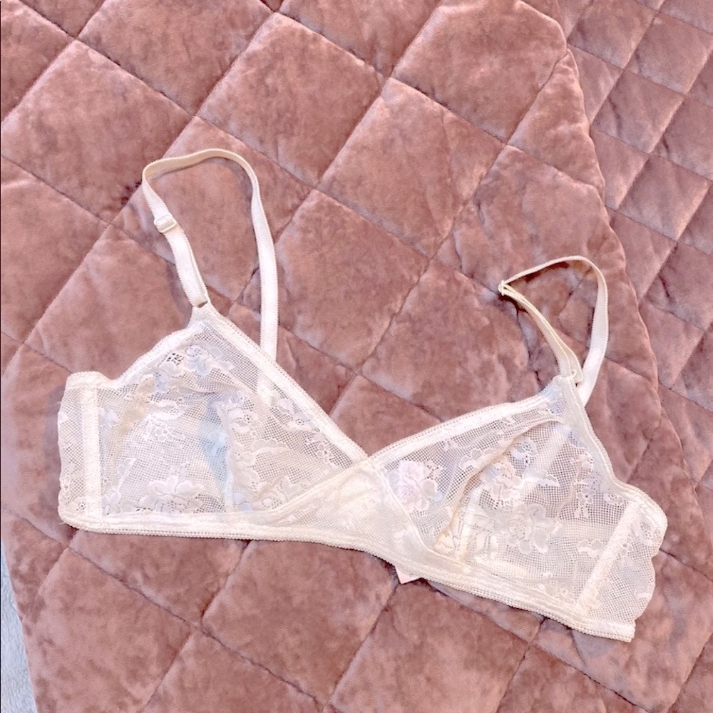 VICTORIA’S SECRET Vintage 2002 Ivory Lace Bra